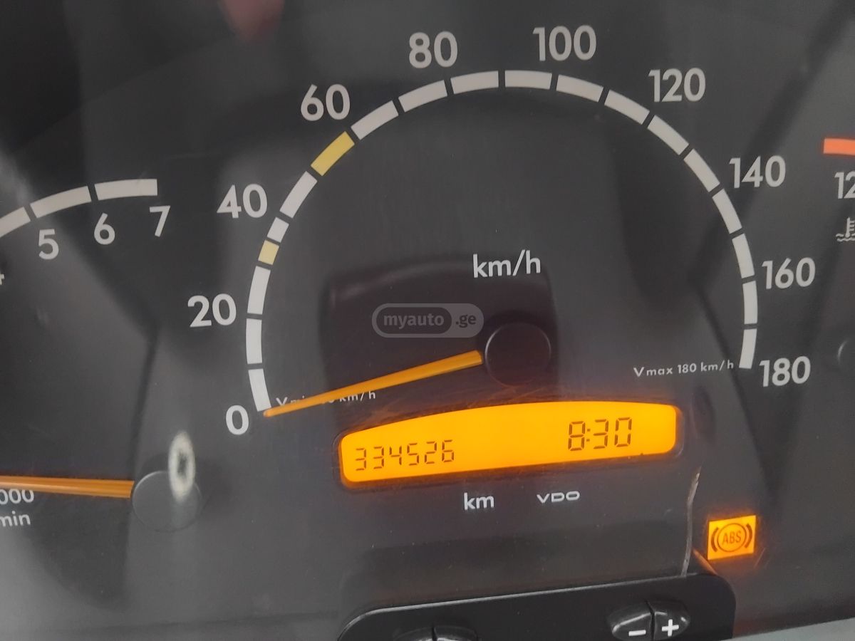 Mercedes-Benz Sprinter 2002 — photo 2