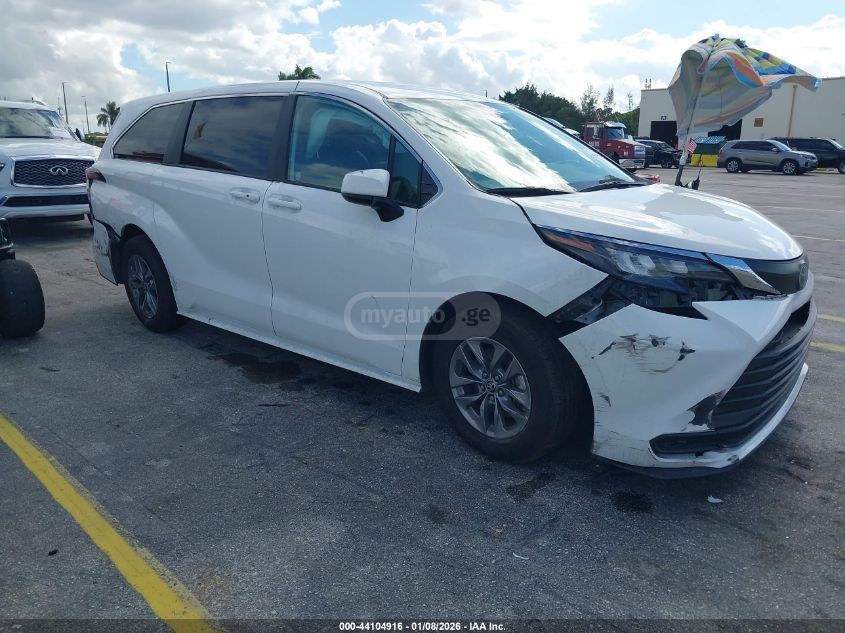 Toyota Sienna 2025 — photo 2