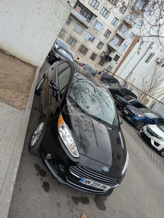 Ford Fiesta 2017 — photo 2
