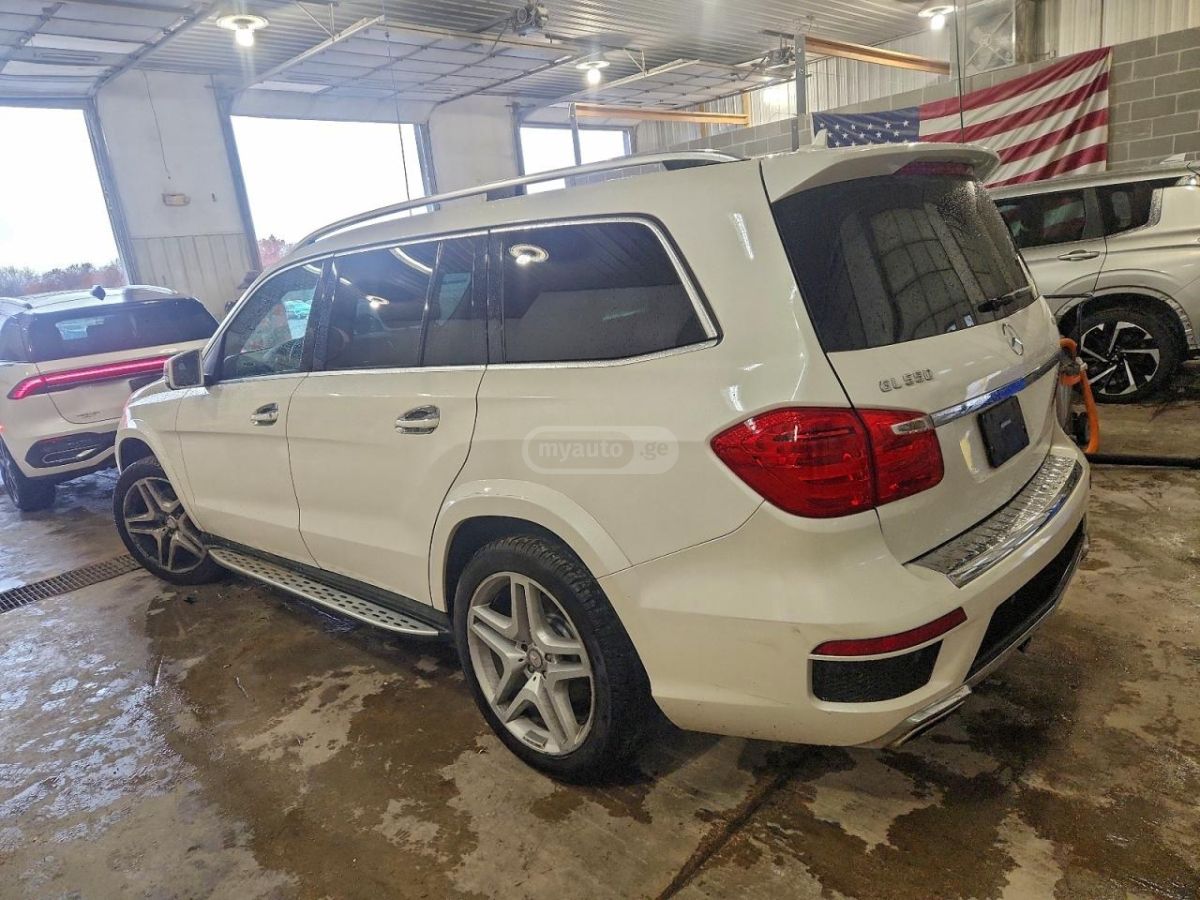 Mercedes-Benz GL 550 2016 — photo 2