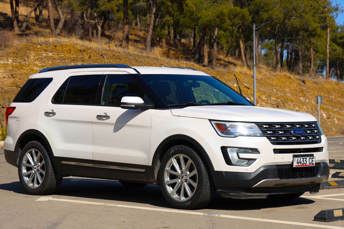 Ford Explorer 2017 — photo 2