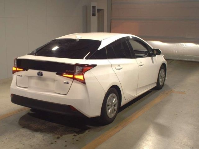 Toyota Prius 2022 — photo 2