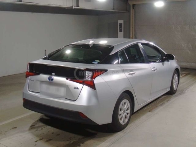 Toyota Prius 2021 — photo 2