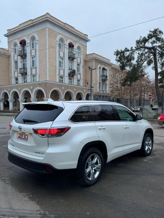 Toyota Highlander 2016 — photo 2