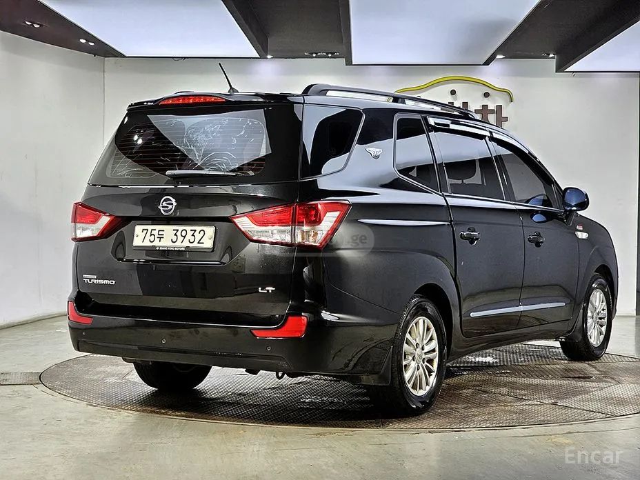 Ssangyong Turismo 2014 — photo 2