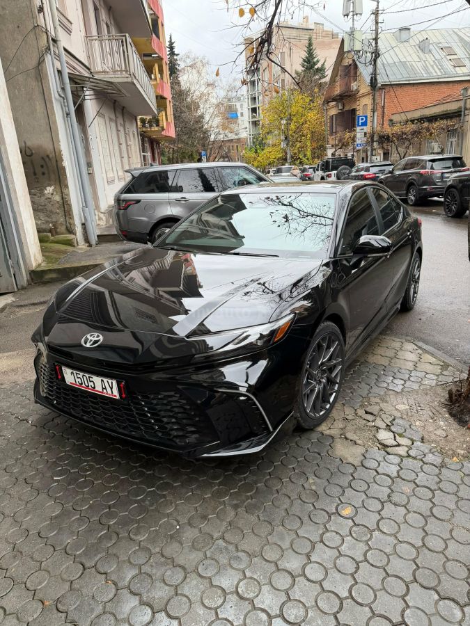Toyota Camry 2025 — photo 2