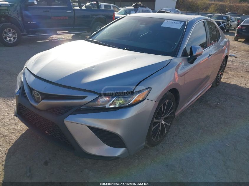 Toyota Camry 2020 — photo 2