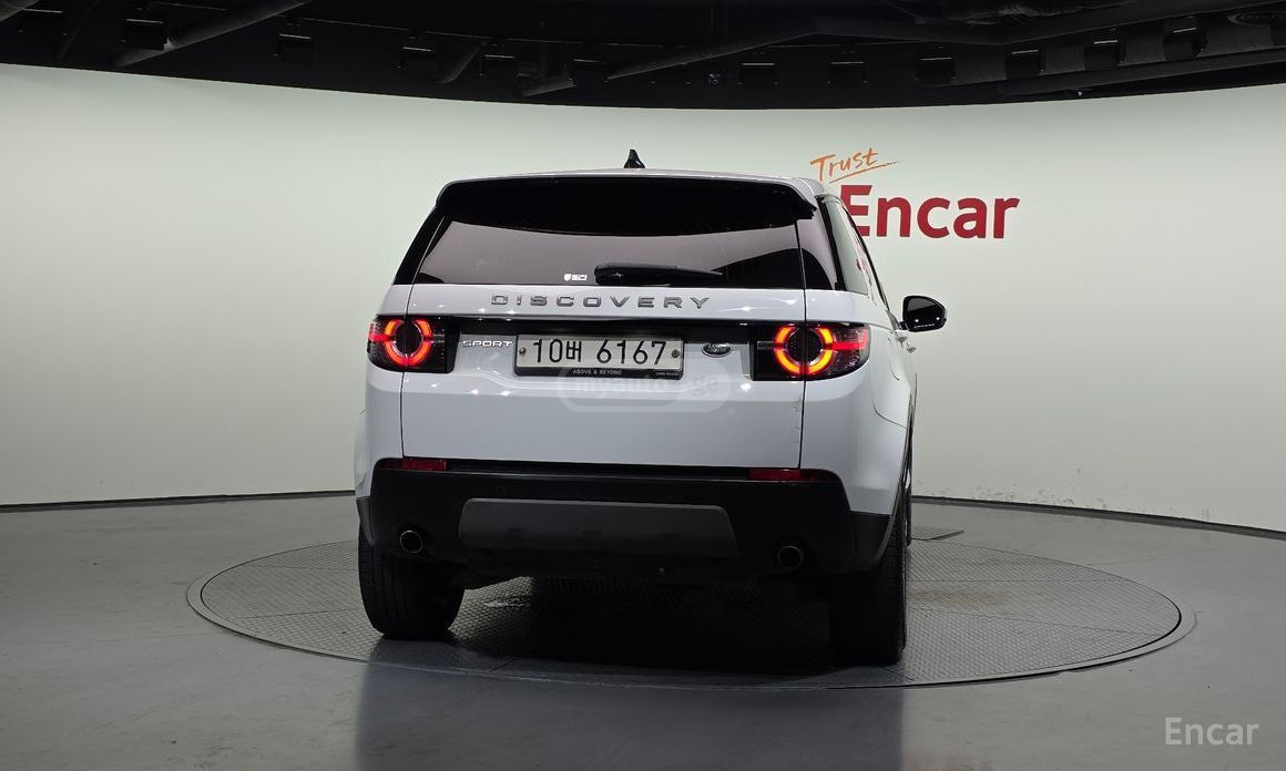 Land Rover Discovery Sport 2017 — photo 2