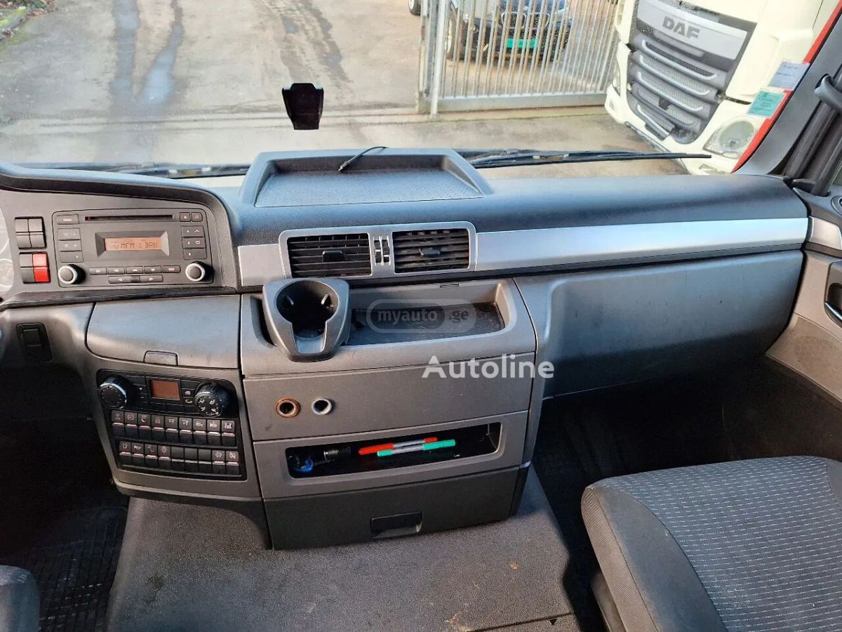 Isuzu TGS 2015 — photo 2