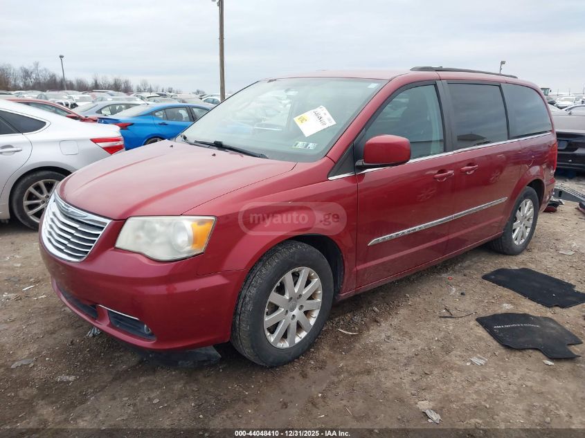 Chrysler Town and Country 2014 — photo 2