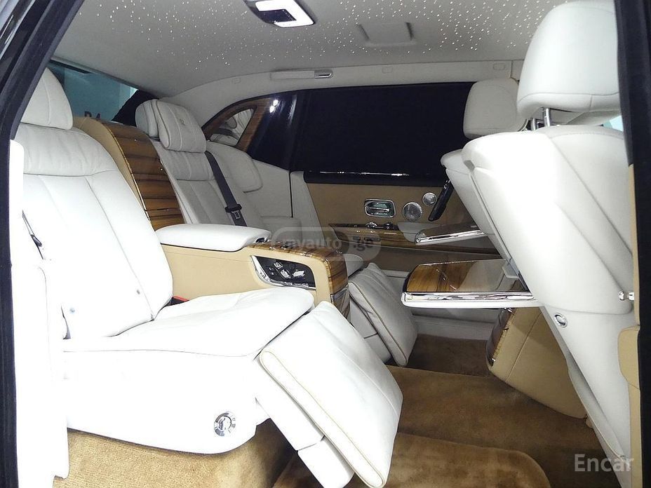 Rolls-Royce Phantom 2023 — photo 2