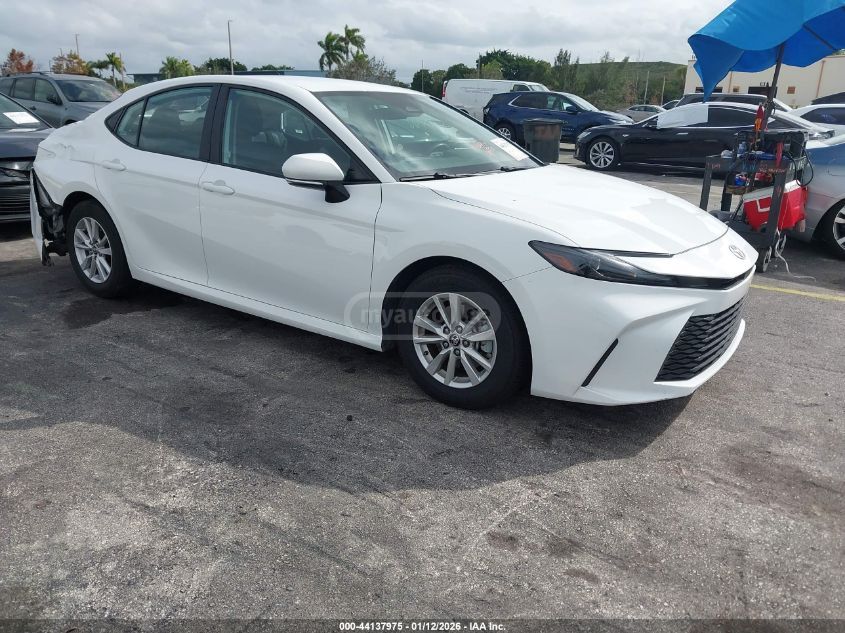 Toyota Camry 2025 — photo 2