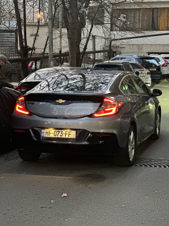 Chevrolet Volt 2018 — photo 2