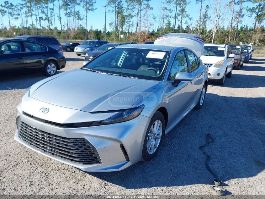 Toyota Camry 2026 — photo 2