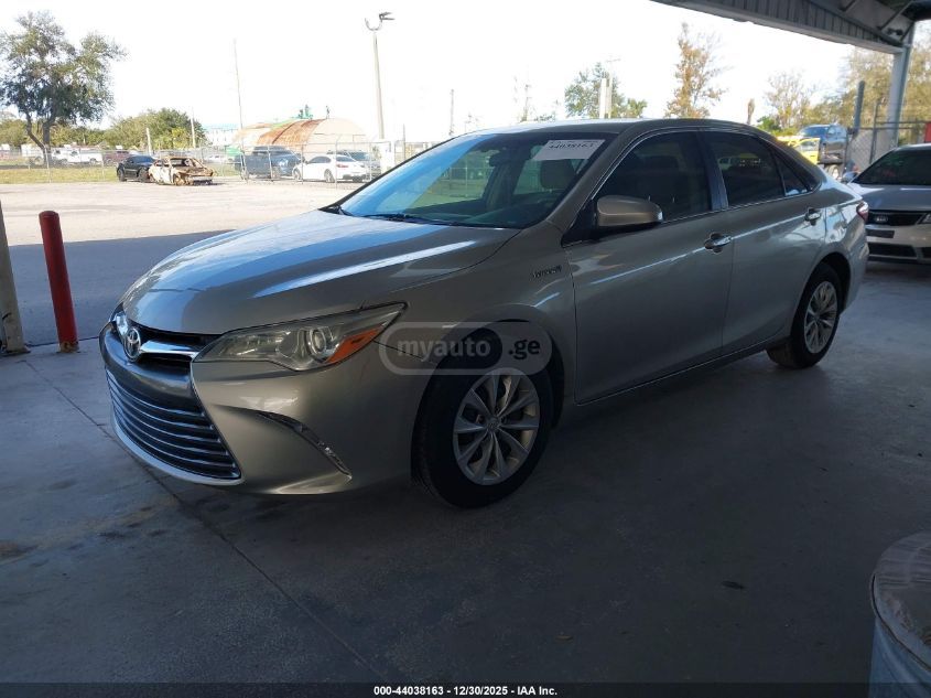 Toyota Camry 2015 — photo 2