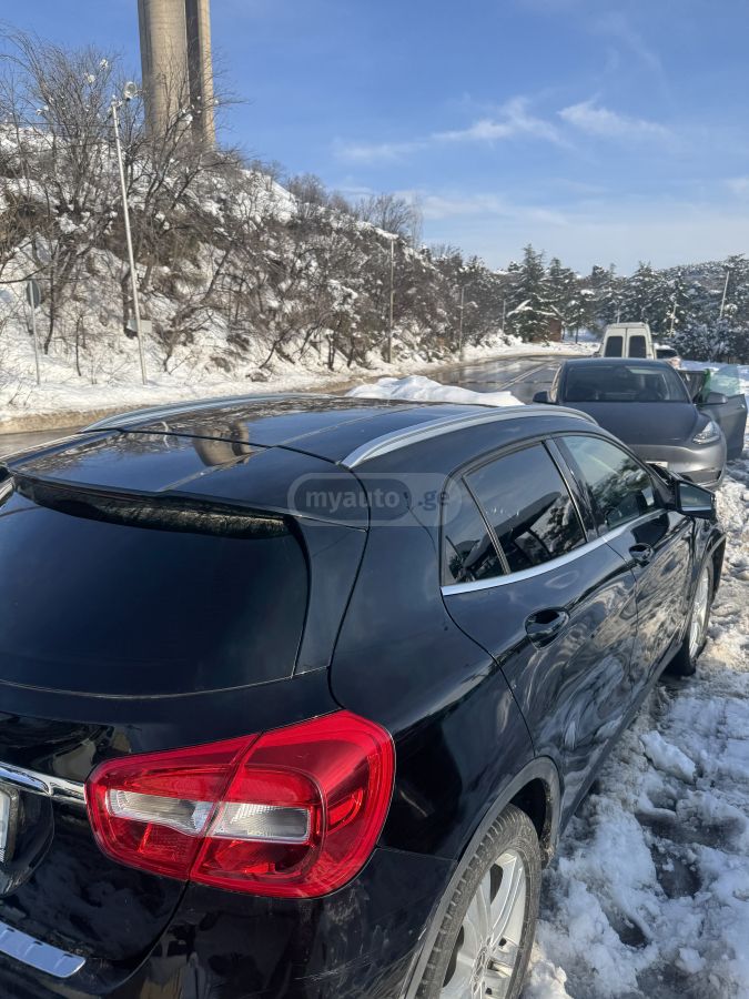 Mercedes-Benz GLA 250 2018 — photo 2