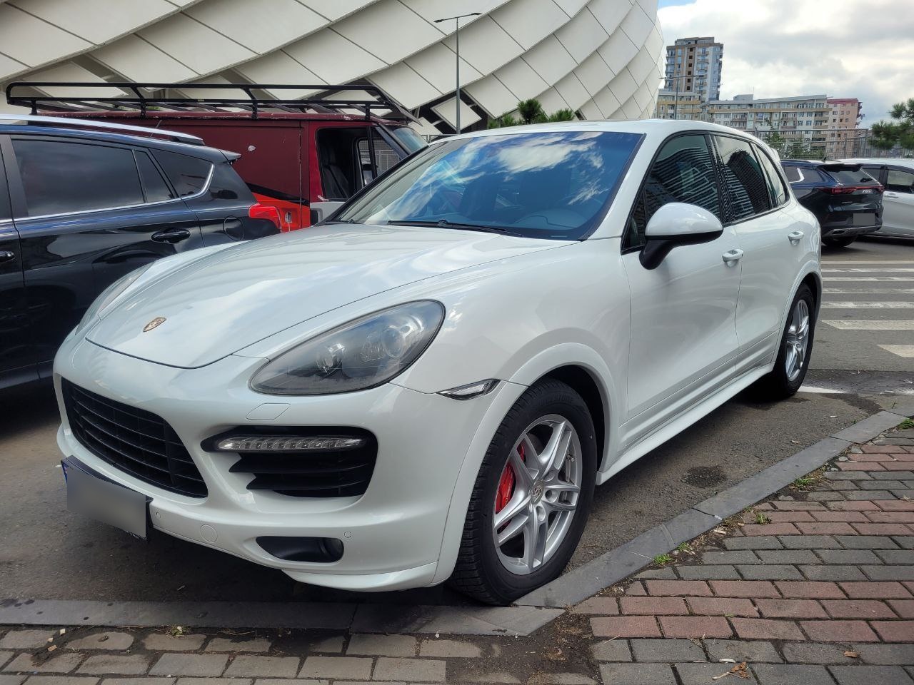 Porsche CAYENNE GTS 2012 — photo 2