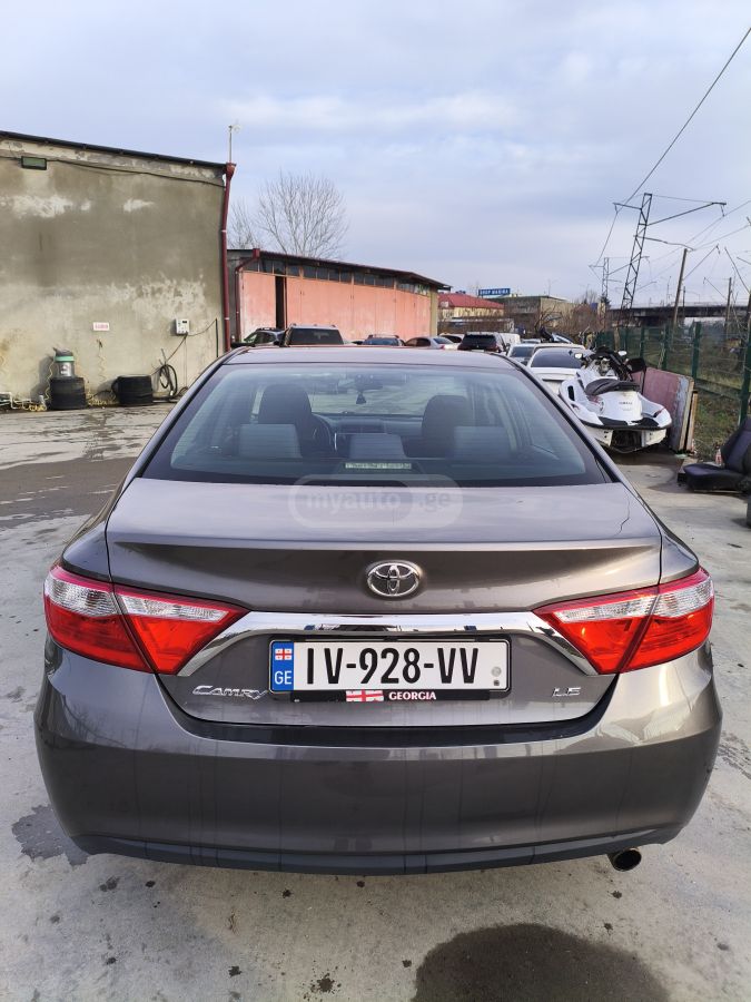 Toyota Camry 2016 — photo 2