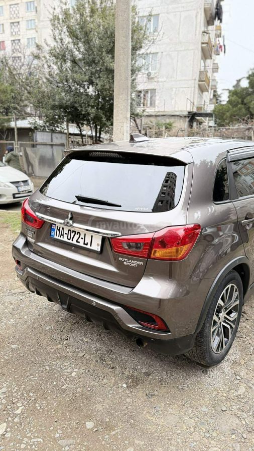 Mitsubishi Outlander Sport 2018 — photo 2