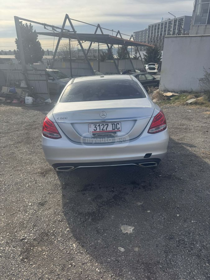 Mercedes-Benz C 300 2016 — photo 2