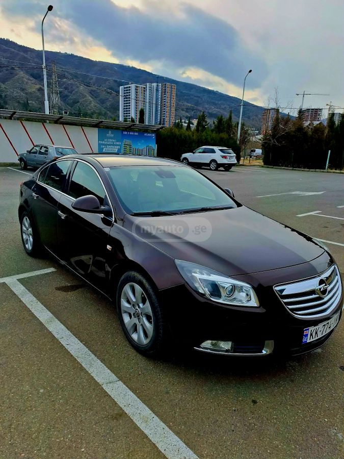 Opel Insignia 2011 — photo 2