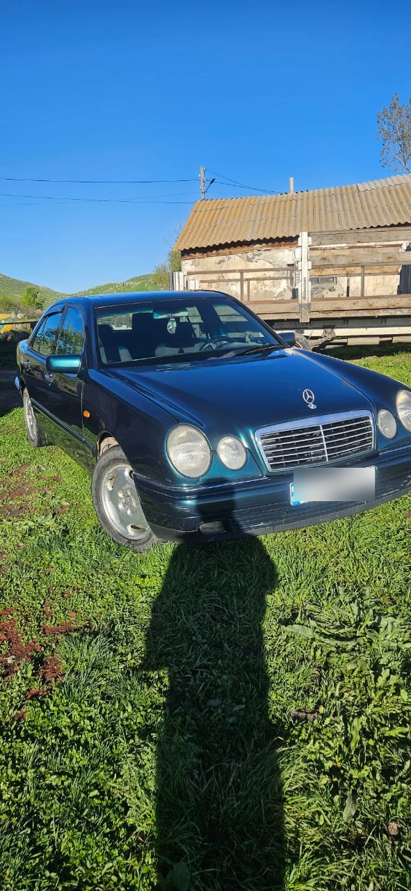 Mercedes-Benz E 200