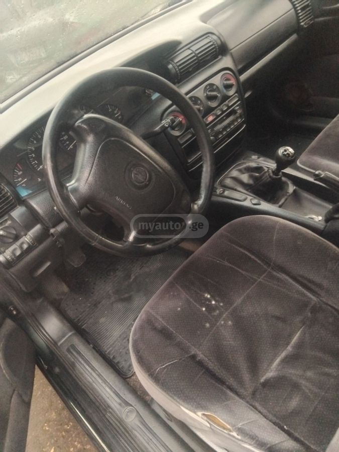 Opel Omega 1994 — photo 2