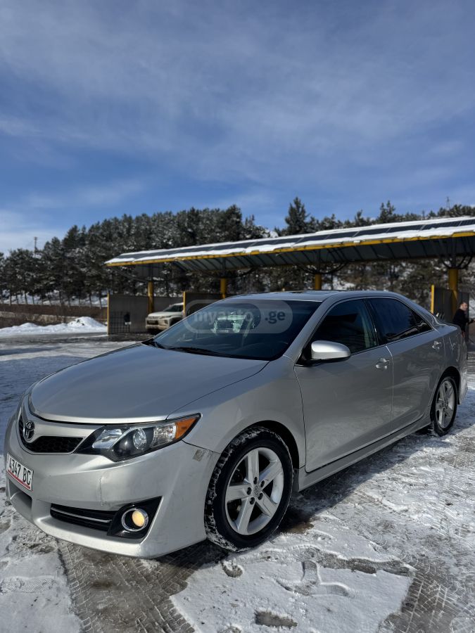 Toyota Camry 2013 — photo 2