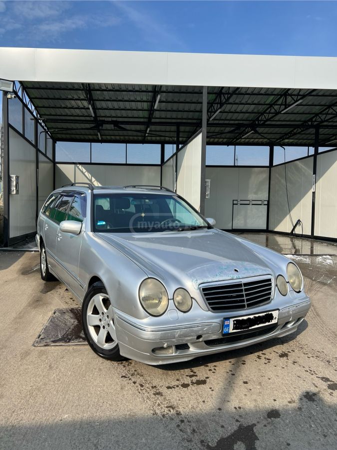 Mercedes-Benz E 320