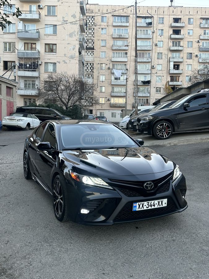 Toyota Camry 2020 — photo 2
