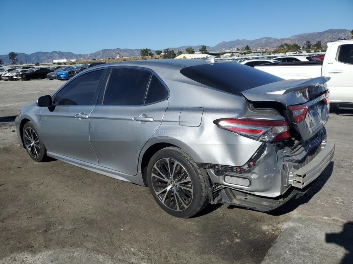 Toyota Camry 2019 — photo 2