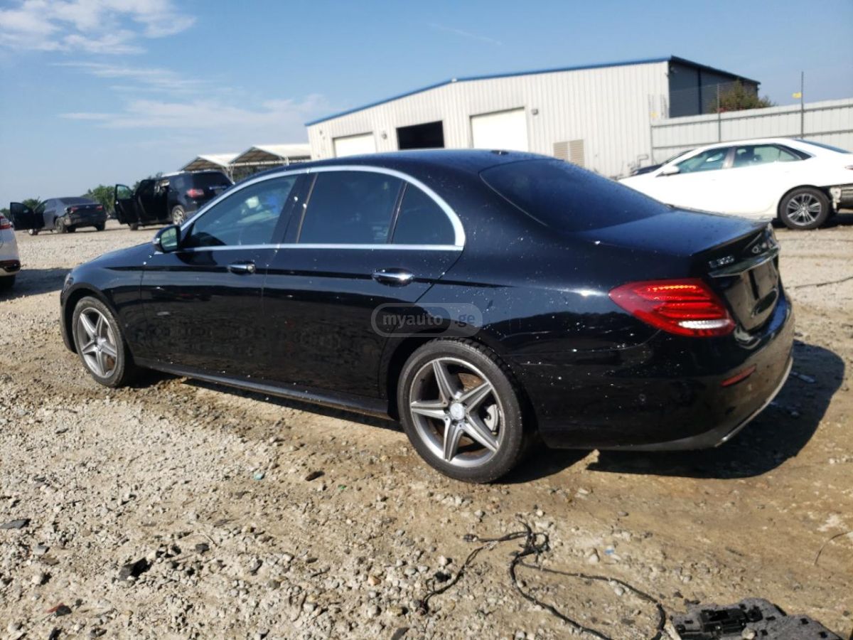 Mercedes-Benz E 300 2017 — photo 2