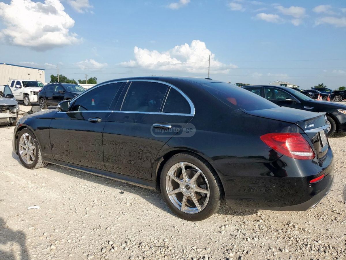 Mercedes-Benz E 300 2017 — photo 2