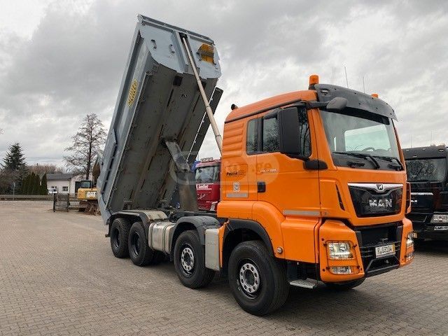 Isuzu TGS 2018 — photo 2