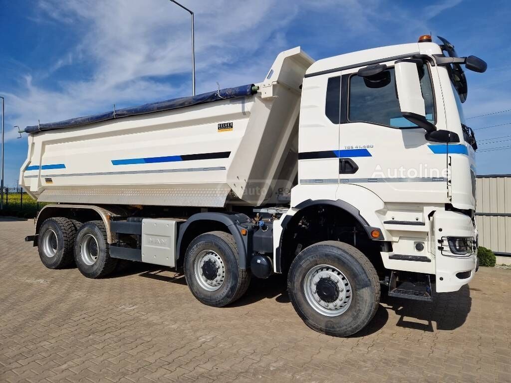 Isuzu TGS 2023 — photo 2