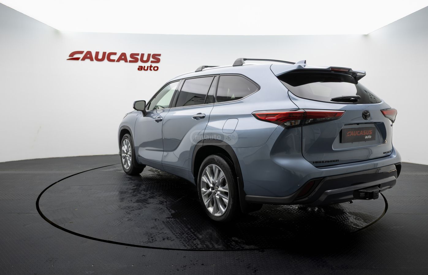 Toyota Highlander 2023 — photo 2