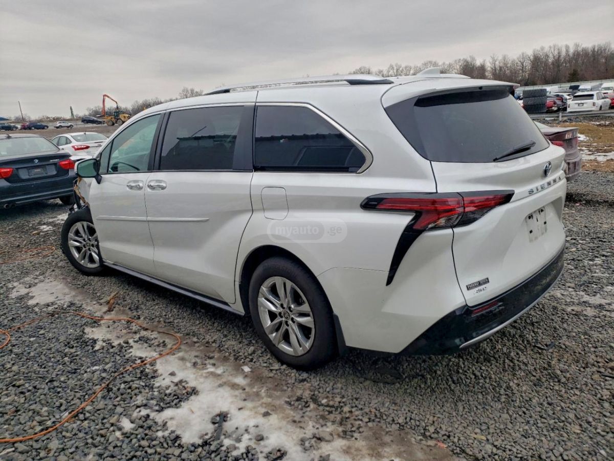 Toyota Sienna 2023 — photo 2