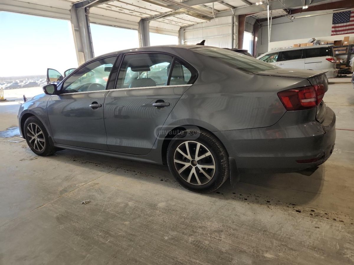 Volkswagen Jetta 2017 — photo 2
