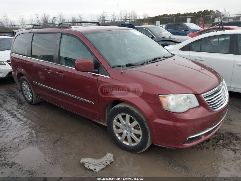 Chrysler Town and Country 2015 — photo 2