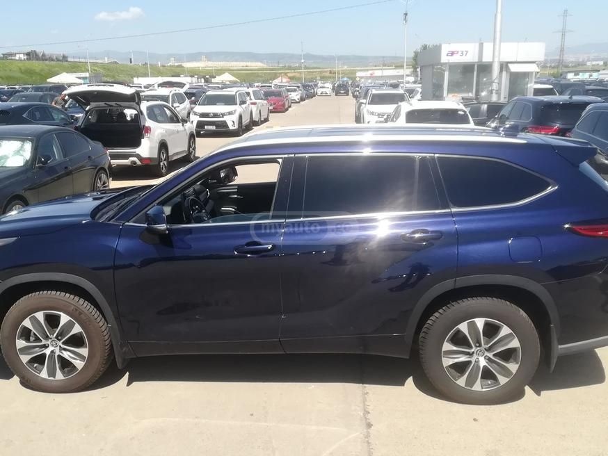 Toyota Highlander 2022 — photo 2