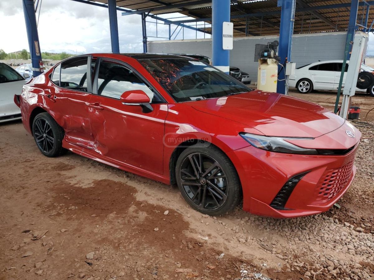 Toyota Camry 2025 — photo 2