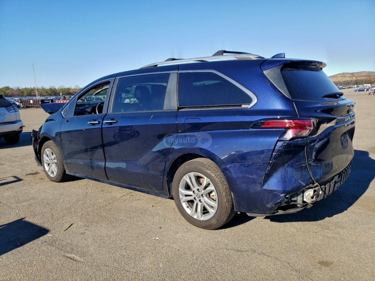 Toyota Sienna 2024 — photo 2