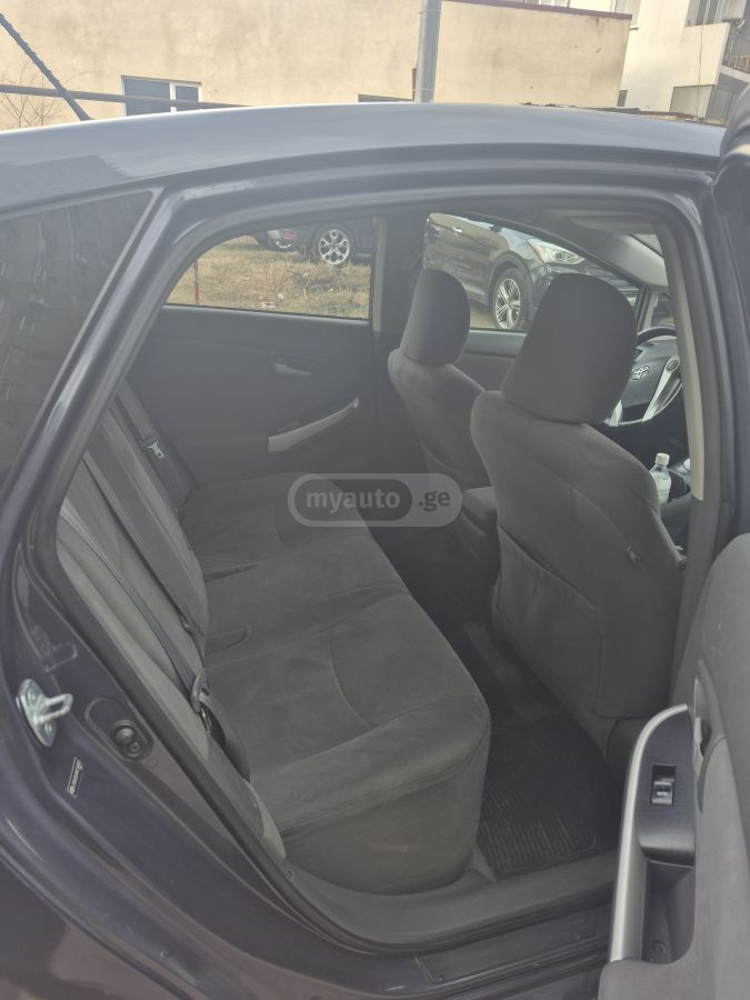 Toyota Prius 2010 — photo 2