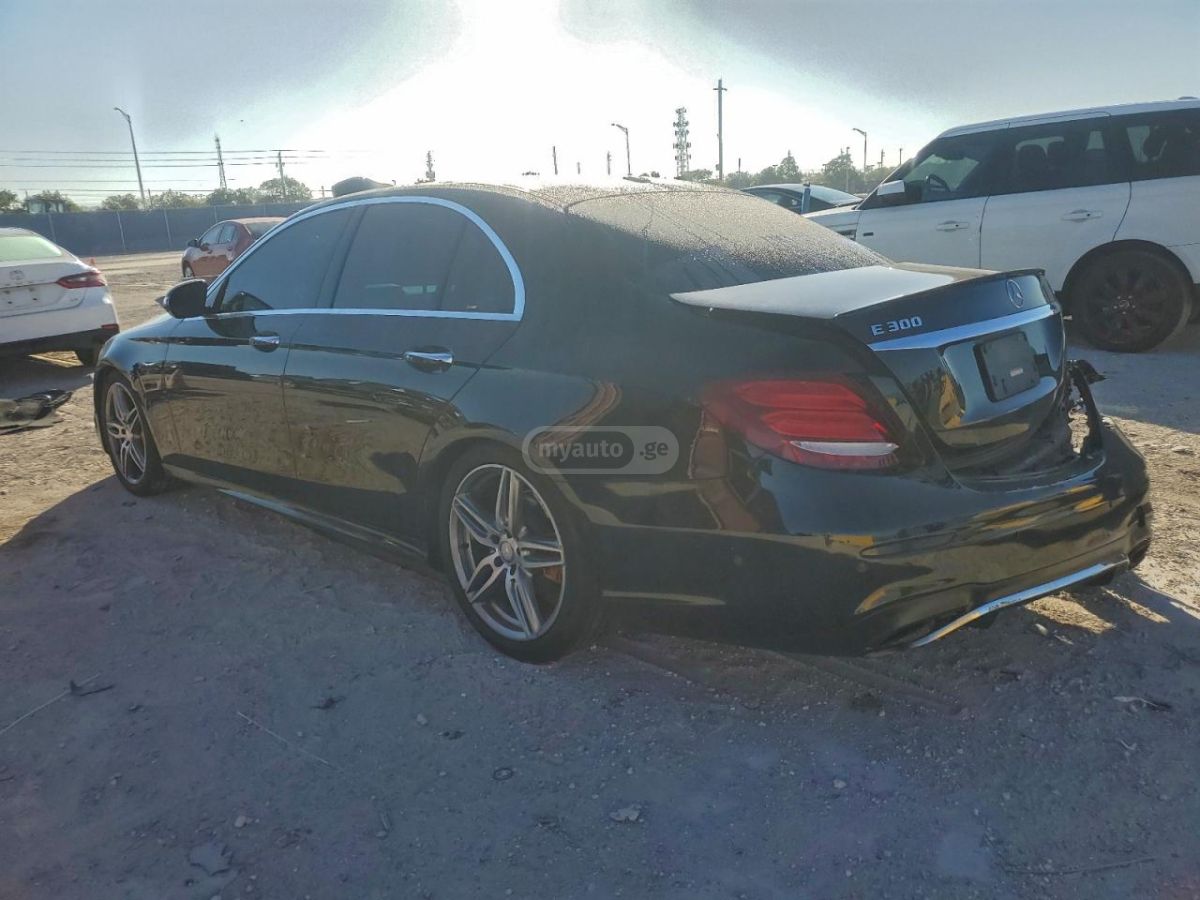 Mercedes-Benz E 300 2017 — photo 2