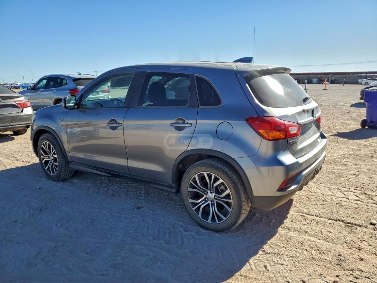 Mitsubishi Outlander 2019 — photo 2