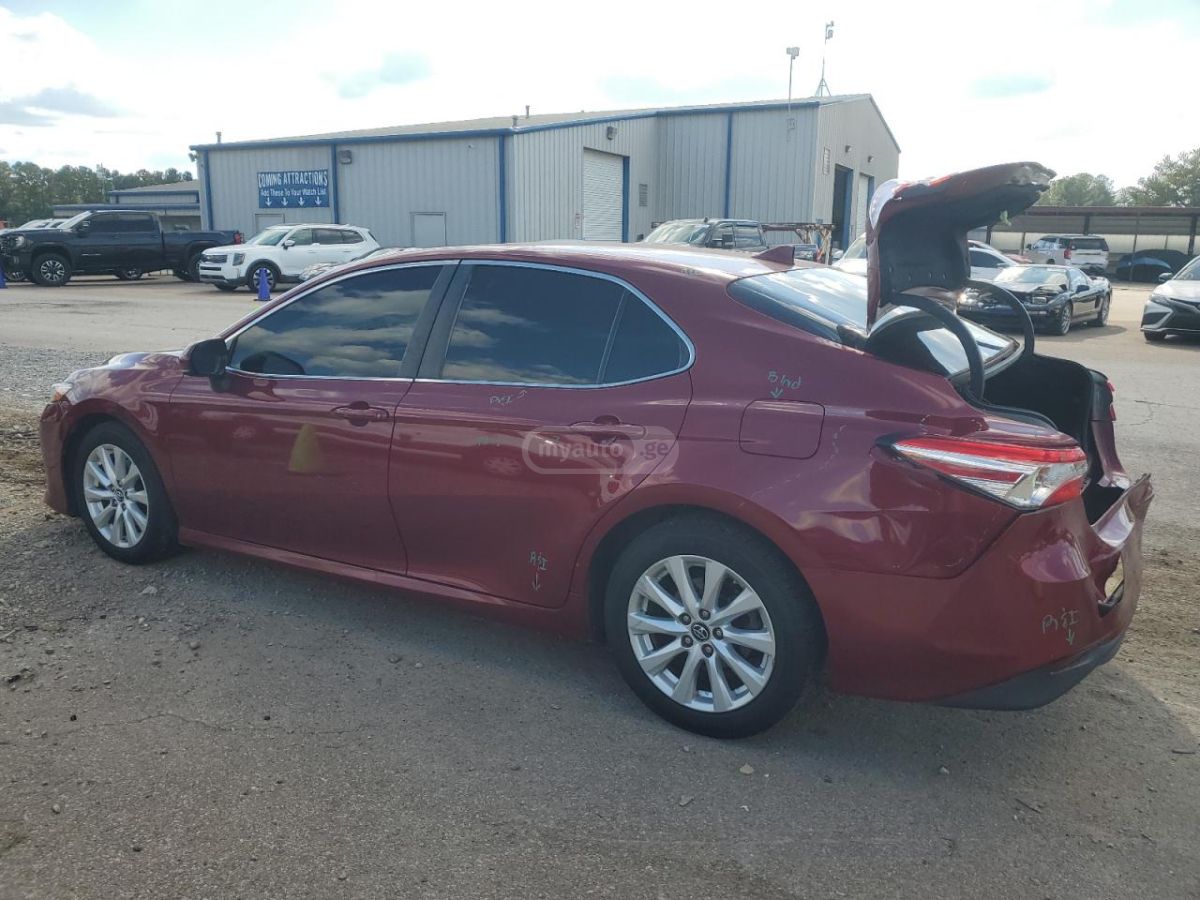 Toyota Camry 2019 — photo 2
