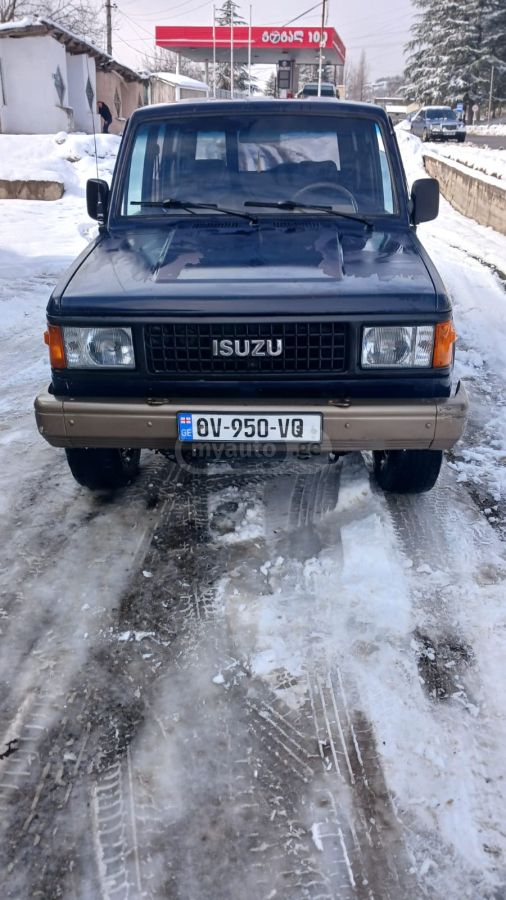 Isuzu Trooper 1989 — photo 2