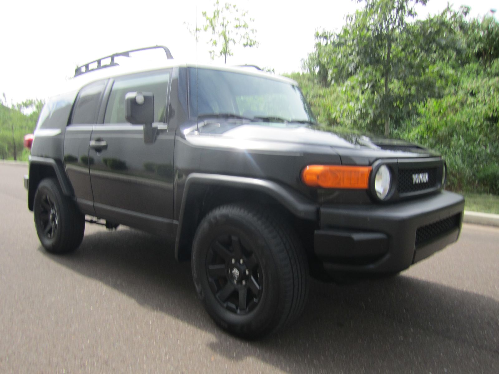 Toyota FJ Cruiser 2014 — photo 2