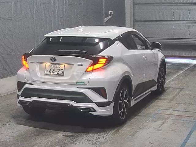Toyota CHR 2021 — photo 2