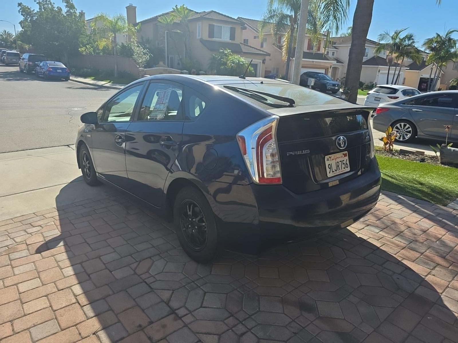 Toyota Prius 2014 — photo 2